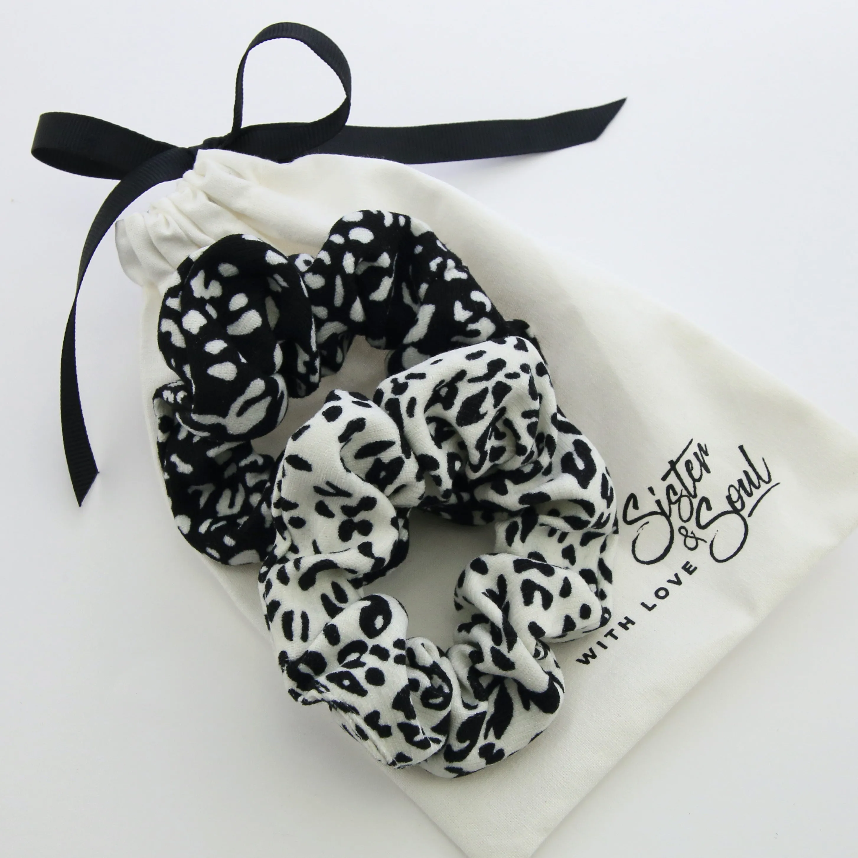 Black Apple & Scrunchies TEACH LOVE INSPIRE Gift Bundle (L03)